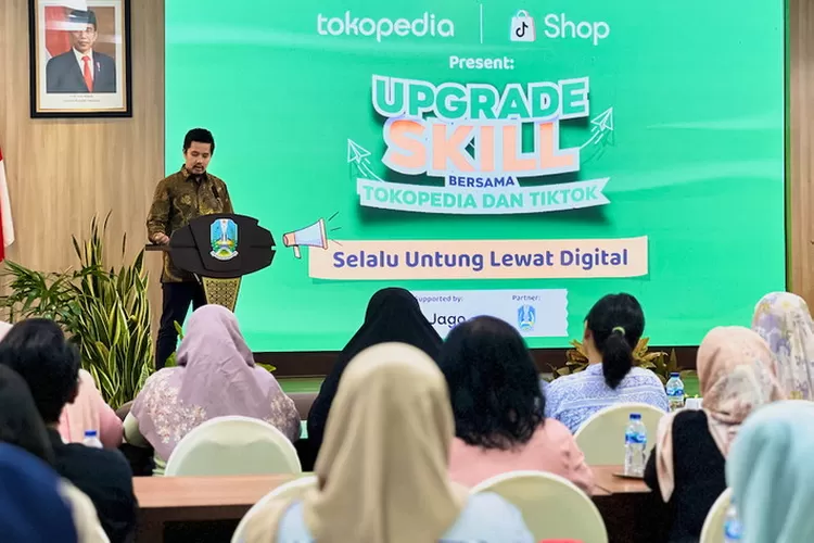 Head of Communications Tokopedia, Aditia Grasio Nelwan saat membuka acara pelatihan dan workshop untuk UMKM Surabaya