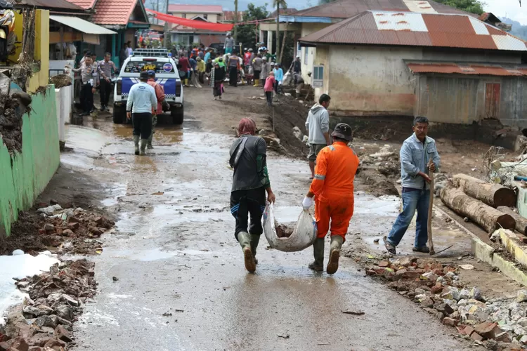 Pemerintah Siapkan TMC dan Relokasi Rumah untuk Warga Korban Banjir Sumbar.