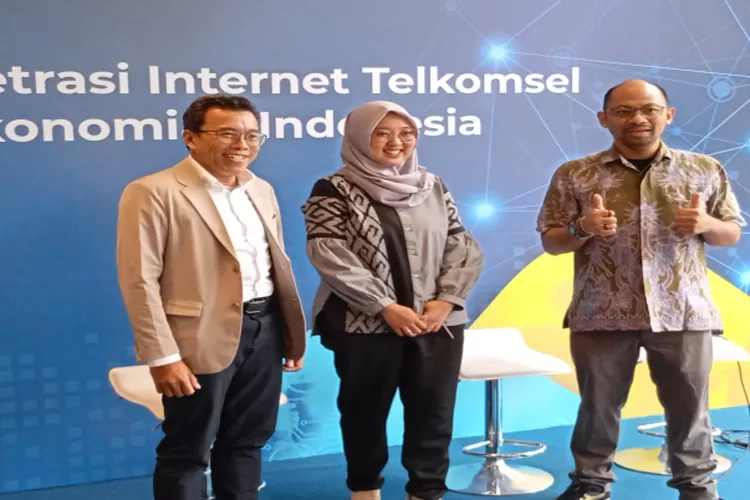 Para narasumber dari Lembaga Demografi Fakultas Ekonomi dan Bisnis (FEB) Universitas Indonesia (UI) merilis riset Kontribusi Penetrasi Internet Telkomsel terhadap Perekonomian Indonesia. (Sadono )