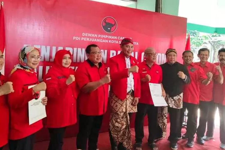 Wakil Wali Kota Solo Teguh Prakosa mendaftar ke PDIP maju di Pilkada Solo (Endang Kusumastuti)