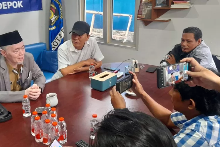 Sekdis Diknas Pendidikan Kota Depok Sutarno berkunjung ke kantor PWI Kota Depok (Ist)