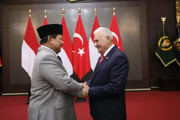 Menteri Pertahanan  Prabowo Subianto menerima kunjungan kehormatan Mantan Perdana Menteri Turki (2016-2018), H. E. Mr. Binali Yildirim di kantor Kemenhan, Jakarta, Kamis (6/6/2024). Foto: Humas Kemhan