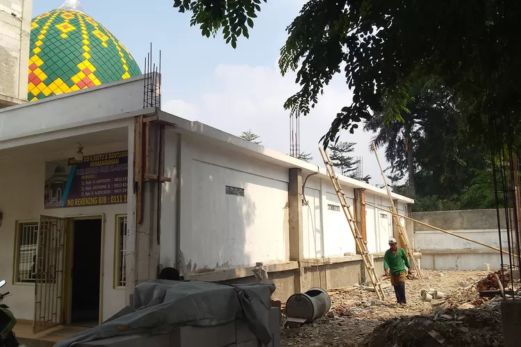 Pendirian Kios UMKM di area Masjid Jami Al Makmur mendapatkan dukungan penuh, yang berlokasi di Jalan Ir Juanda, Bekasi Timur.. (FOTO: Dharma/Suarakarya id)