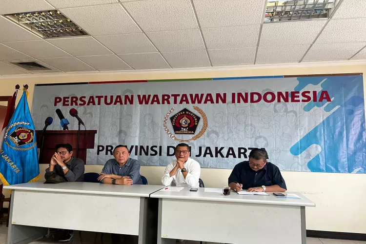 Ketua PWI Jaya Kesit B Handoyo memimpin Rapat Pleno Perdana PWI Jaya. (Sadono )