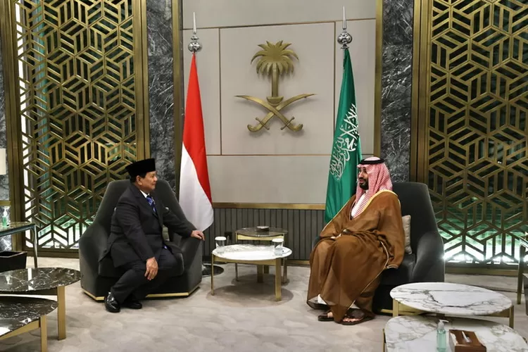 Menteri Pertahanan RI Prabowo Subianto melakukan kunjungan kehormatan kepada Putra Mahkota dan Perdana Menteri Arab Saudi Muhammad bin Salman (MBS) bin Abdulaziz Al Saud. Foto: Humas Kemhan