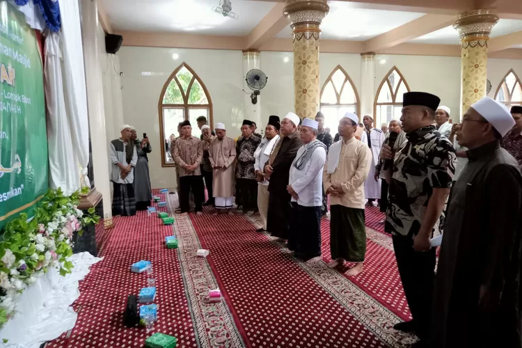 PJ Sekda NTB apresiasi masyarakatombok Barat membangun Masjid (Suara Karya/Hernawardi )