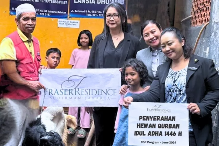 Sambut Idul Adha 1445 H, Pimpinan dan manajemen Fraser Residence Sudirman, Jakarta menyerahkan hewan kurban Kepada Keluarga Aisyiyah Setiabudi, Jakarta Selatan (AG Sofyan)