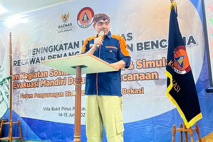 Ketua BAZNAS Kota Bekasi, Nurul Akmal siap satu komando dengan FPRB dalam menghadapi bencana di wilayahnya pada kegiatan Peningkatan Kapasitas Para Relawan Penanggulangan Bencana, Jumat (14/6/2024). (FOTO: Dharma/Suarakarya.id)