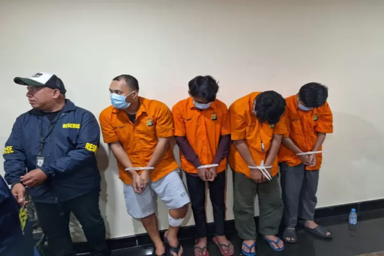 Empat Tersangka Kasus Perampokan Toko Jam Mewah di Tangerang. (Sadono )