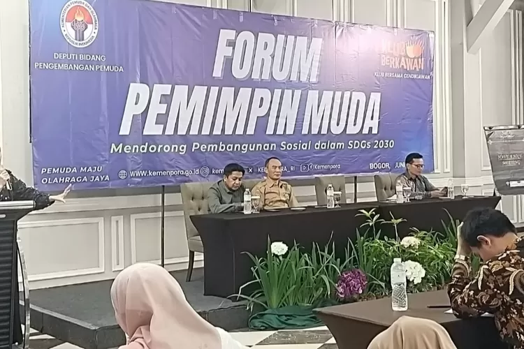 Di depan anak muda Kota Bogor, Stafsus Menpora Bidang Percepatan Inovasi Pemuda dan Olahraga Hasintya Saraswati menegaskan Forum Pemimpin Muda Melalui Klub Berkawan siap hasilkan nilai tambah luar biasa untuk masa depan generasi muda (AG Sofyan)