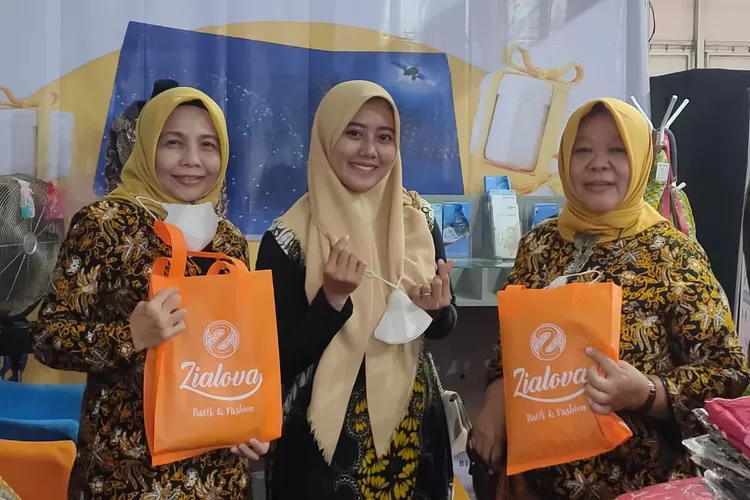 Manfaatkan KUR BRI, Zialova Batik Sukses Bertransformasi Jadi Produsen Fashion Lokal Favorit di Pekalongan (foto: doc. BRI)