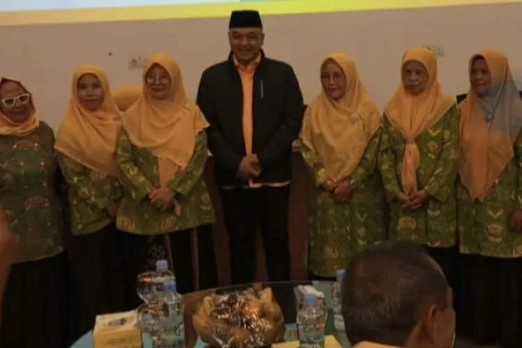 DPD Pengajian Al Hidayah DKI Jakarta mendeklarasikan dukungan kepada  Ketua DPD Partai Golkar DKI Jakarta Ahmed Zaki Iskandar  menjadi Gubernur DKI pada Pilkada , 27 November ini. 