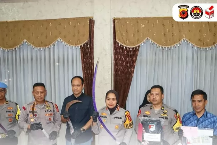 Polresta Cirebon mengamankan empat pelaku pengeroyokan yang menyebabkan satu korban meninggal dunia dan satu lainnya terluka. (foto: humas)
