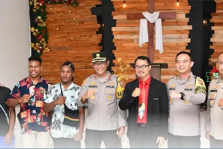 Polres Pangandaran melaksanakan kegiatan pengecekan dan monitoring pos pengamanan serta gereja di wilayah Kabupaten Pangandaran. (foto: humas).