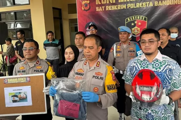 Polresta Bandung berhasil mengamankan tiga pelaku pengeroyokan terhadap seorang pengemudi ojek online (ojol) di kawasan Pandanwangi, Cinunuk, Kabupaten Bandung. (foto:humas).