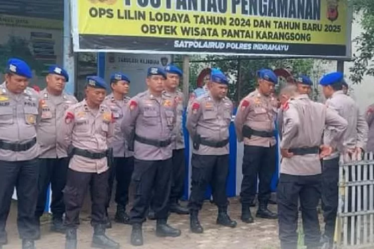 Satuan Polisi Perairan dan Udara (Sat Polairud) Polres Indramayu memperketat pengamanan di sejumlah objek wisata pantai di Kabupaten Indramayu. (foto: humas).