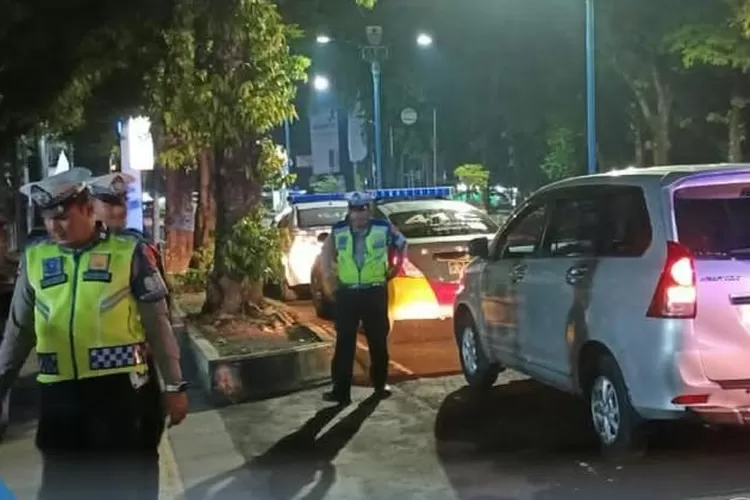Polres Cirebon Kota Polda Jabar menggelar Patroli mobile sejumlah wilayah, upaya berikan rasa aman kepada masyarakat upaya cipta kondisi di tahun politik, (foto: humas).