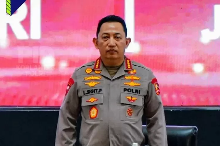 Kakorlantas Polri Irjen Pol. Dr. Drs. Aan Suhanan, M.Si., bersama Wakil Menteri Perhubungan (Wamenhub) Komjen Pol. (Purn) Suntana dan stakeholder terkait meninjau kesiapan pelabuhan di Banten, (foto: humas).