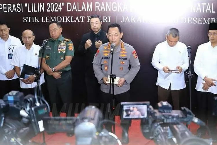 Kapolri Jenderal Polisi Drs. Listyo Sigit Prabowo, M.Si., memastikan personel TNI-Polri siap mengamankan perayaan Natal dan Tahun Baru. (foto: humas).