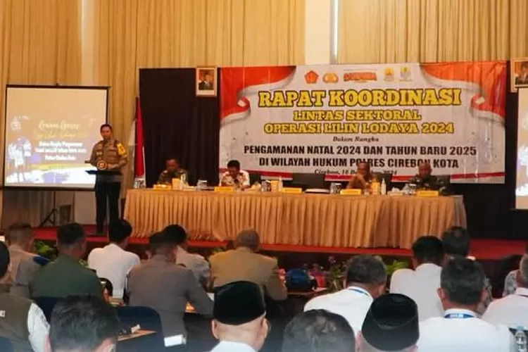 Polres Cirebon Kota bersama lintas sektoral menggelar Rapat Koordinasi Operasi Lilin Lodaya 2024 untuk mempersiapkan pengamanan Natal 2024 dan Tahun Baru 2025. (foto: humas).