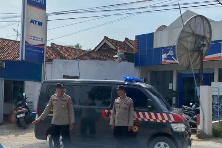 Polsek Bongas, Kabupaten Indramayu, meningkatkan patroli rutin di wilayah Kecamatan Bongas pasca-Pilkada serentak 2024. (foto: humas).