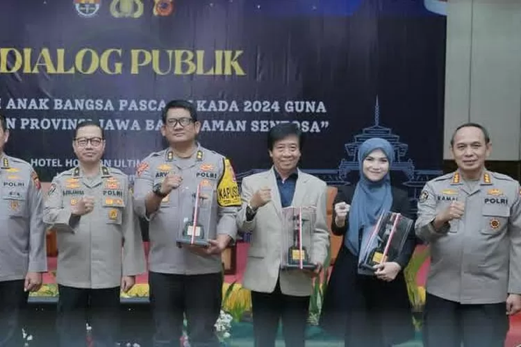 Bertempat di Hotel Horison Ultima Bandung, telah digelar acara dialog publik dengan tema &ldquo;Integrasi Anak Bangsa Pasca Pilkada 2024 Guna Menciptakan Provinsi Jawa Barat Aman Sentosa&rdquo;. (foto: humas).