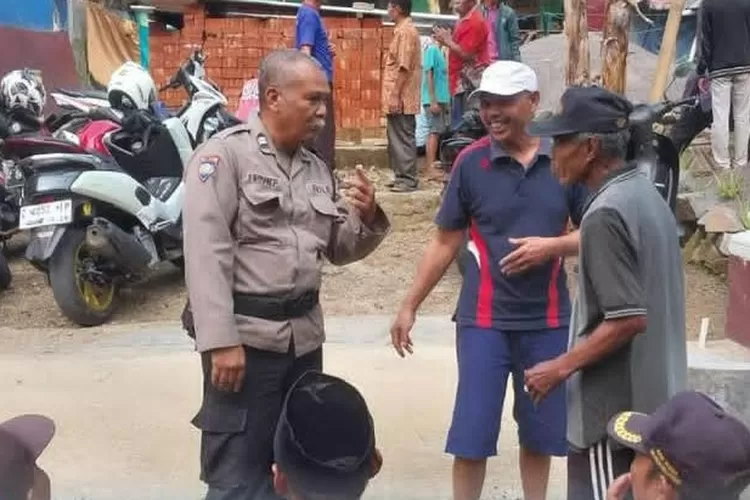 Polsek Panumbangan, Polres Ciamis, Polda Jawa Barat, gencar melakukan silaturahmi dan koordinasi dengan warga sebagai upaya meningkatkan sinergitas dan menjaga keamanan pasca Pilkada Serentak 2024. (foto: humas).
