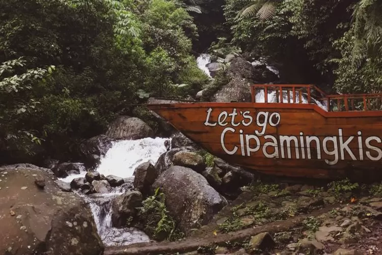 Destinasi Wisata Curug Cipamingkis Untuk Wisatawan - Urban Bogor