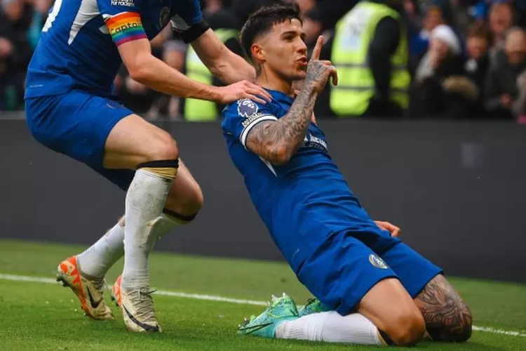Enzo Fernandez mencetak 2 gol saat bertemu Brighton  (Twitter @ChelseaFC)