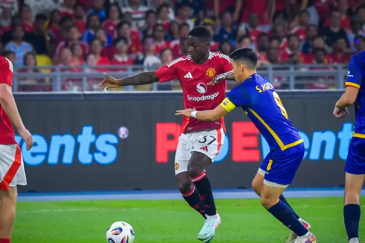 ASEAN All-Stars yang menguasai 36% penguasaan bola selama pertandingan, berhasil menyamakan kedudukan pada menit ke-71 lewat gol Maung Maung Lwin (Twitter @ManUtd)