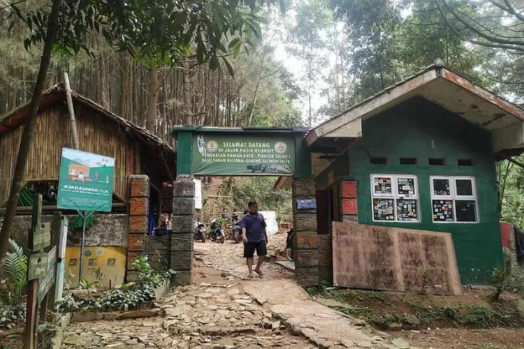 Penutupan Jalur Pendakian Gunung Salak Dan Kawah Ratu Akibat ...