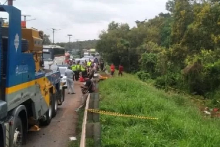 Kecelakaan Bus Di Tol Jakarta-Cikampek: 6 Nyawa Melayang, Sopir Alami ...