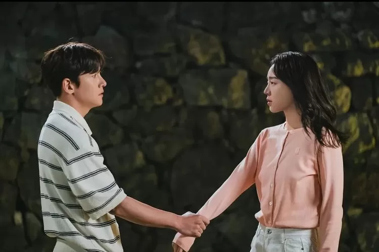 Hubungan Ji Chang Wook dan Shin Hae Sun makin panas dalam Welcome to Samdalri episode 13