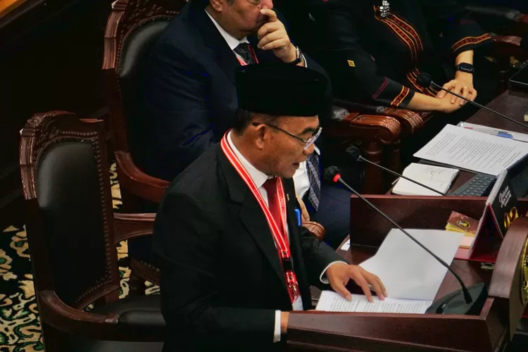 Muhadjir Effendy klarifikasi tugas Kemenko PMK fokus pada penanggulangan kemiskinan, bukan pemilu. (ikbal muqorobin harianterbit.com/ HukamaNews.com)