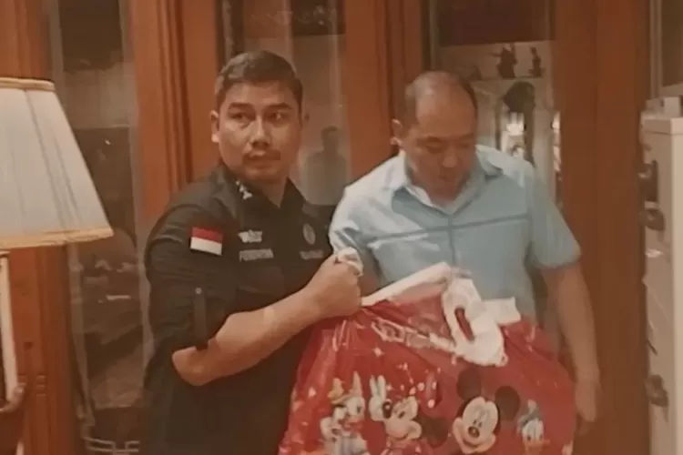 Kejagung Geledah Rumah Dirut Sritex, Temukan Uang Rp2 Miliar Dibungkus Plastik Kartun Disney. (Foto: kejaksaan.go.id )