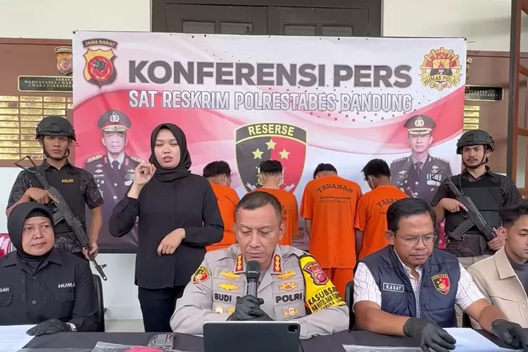 Empat pesilat ditangkap usai aksi pengeroyokan di Bandung. Korban alami luka kepala. Polisi jerat Pasal 170 KUHP. (Foto: IG @polrestabesbandung)