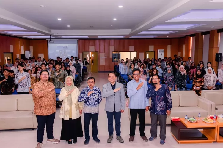 Bincang Seru Promedia Bareng Mahasiswa Unesa di CoreLab 2025, Kenalkan Seputar Bisnis Content Creator. (Foto: Dok. Promedia - INDEPENDENMEDIA.ID)