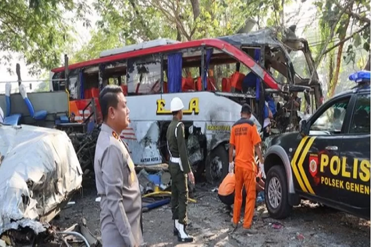 Nahas! Dua Bus Terlibat Kecelakaan Maut Di Ngawi-Madiun, 3 Orang Tewas ...