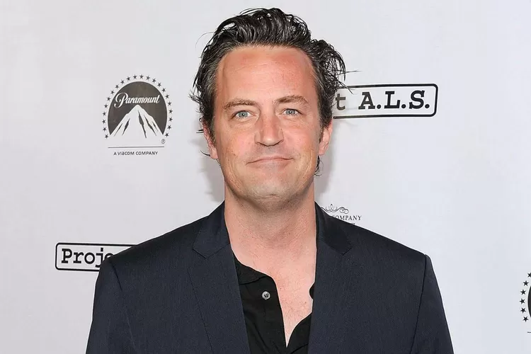 Pemain Chandler Bing 'Friends' Matthew Perry Meninggal Dunia Di Usia 54 ...