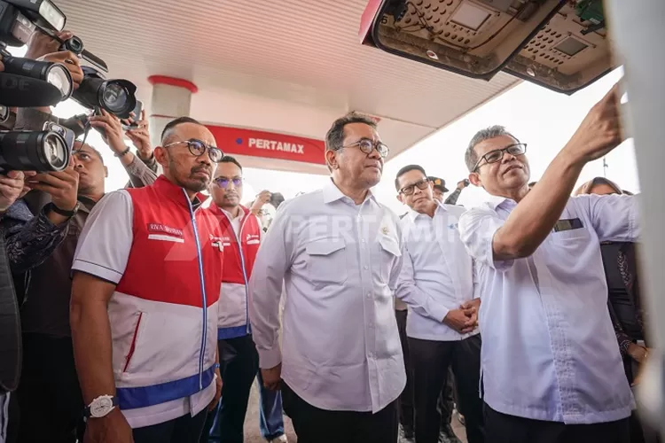 Menteri Perdagangan Budi Santoso dan Dirut Pertamina Patra Niaga, Riva Siahaan meninjau SPBU 44.555.08 di Sleman, DIY. (Dok. Pertamina.com)