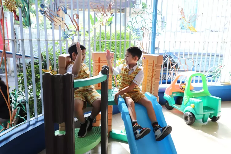 Ilustrasi anak sekolah sedang bermain (DOK. Istimewa)