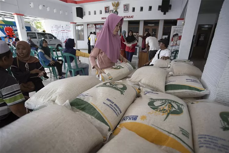 Harga Beras Naik Hampir 20 Ini Respon Pemilik Warung Nasi Di Sumedang Tinewss 7659