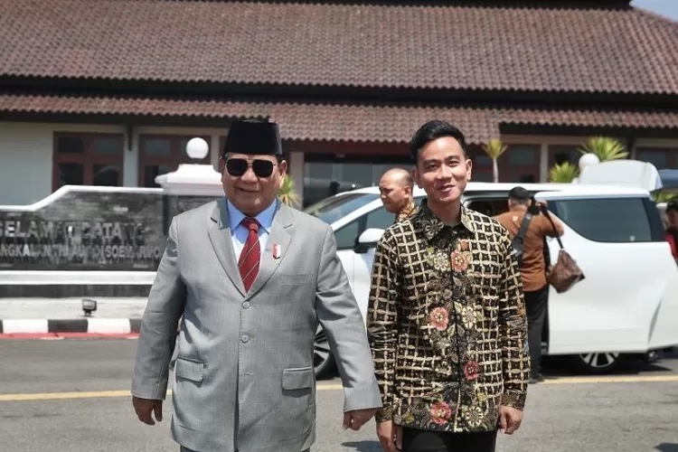 Presiden RI, Prabowo Subianto (kiri) bersama wakilnya, Gibran Rakabuming Raka.  (gerindra.id)