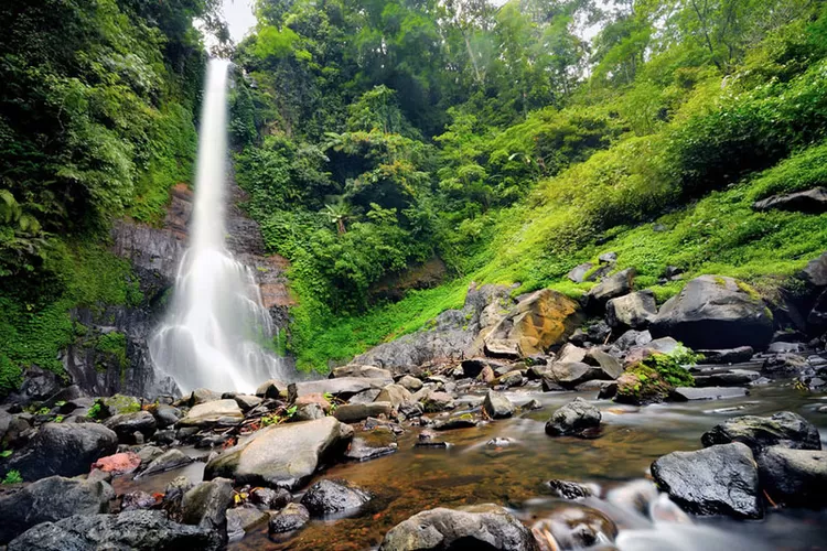 Air Terjun Gitgit Bali: Mengarungi Keindahan dan Pesona Air Terjun yang Memukau (Anugerah Yunianto)