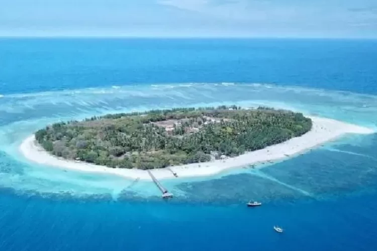 Melihat 5 Pesona Eksotis Wisata Gili Labak Sumenep Jawa Timur Untuk 