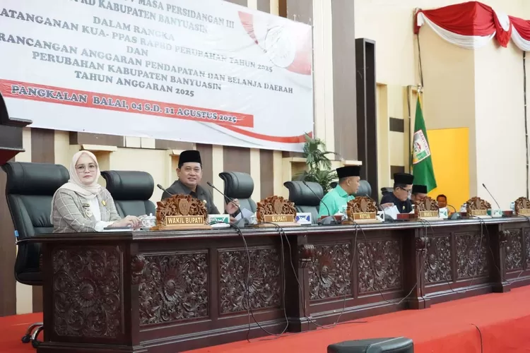Pemkab Banyuasin Hadiri Paripurna DPRD, Bahas APBD Perubahan Tahun Anggaran 2025 (Frekuensinews )