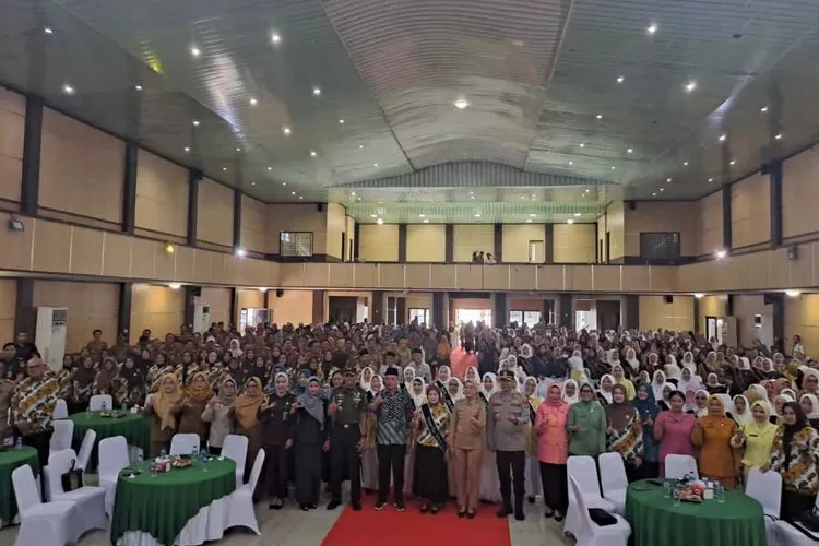 Wakapolres Lahat Dukung Pelantikan Ir. Hj. Sri Meliyana Sebagai Bunda PAUD Kabupaten Lahat (Frekuensinews )