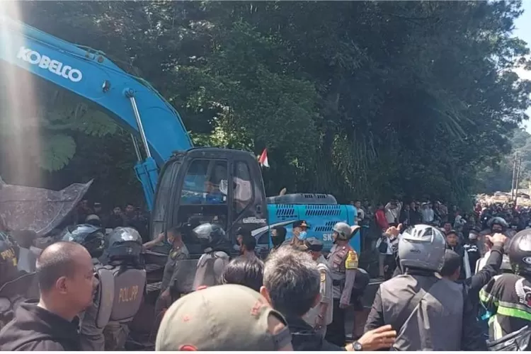 penertiban bangunan liar di Puncak Bogor. (rri.co.id/yf)