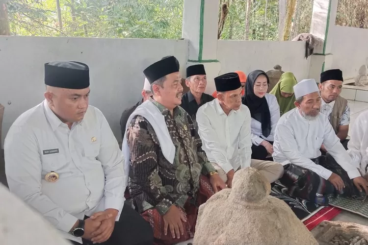 Rudy Susmanto pimpin ziarah budaya di Jasinga dan revitalisasi Ex Pendopo Kewedanaan untuk pusat budaya Sunda, tanpa dana APBD. (Dede Surya)