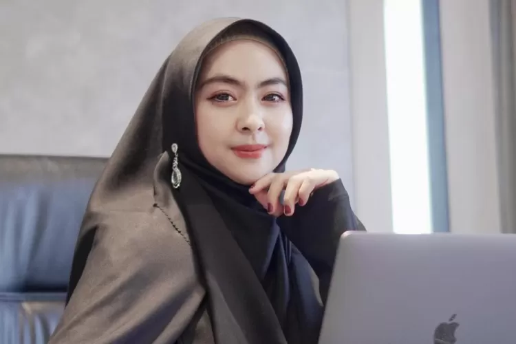 Profil Biodata Shindy Putri, Kakak Ria RIcis yang Transfer Uang Rp500 Juta Kepada Teuku Ryan (IG/@dr.shindyputri_)